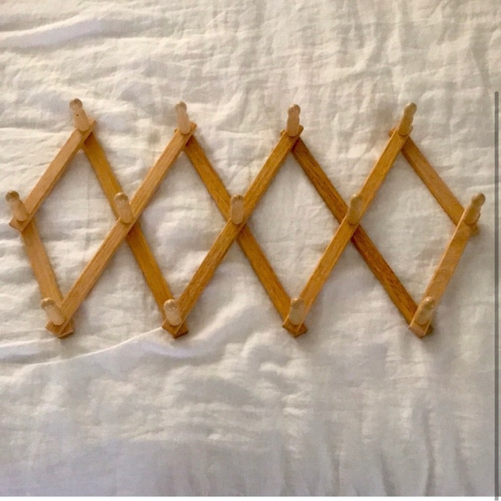 Wall mug rack